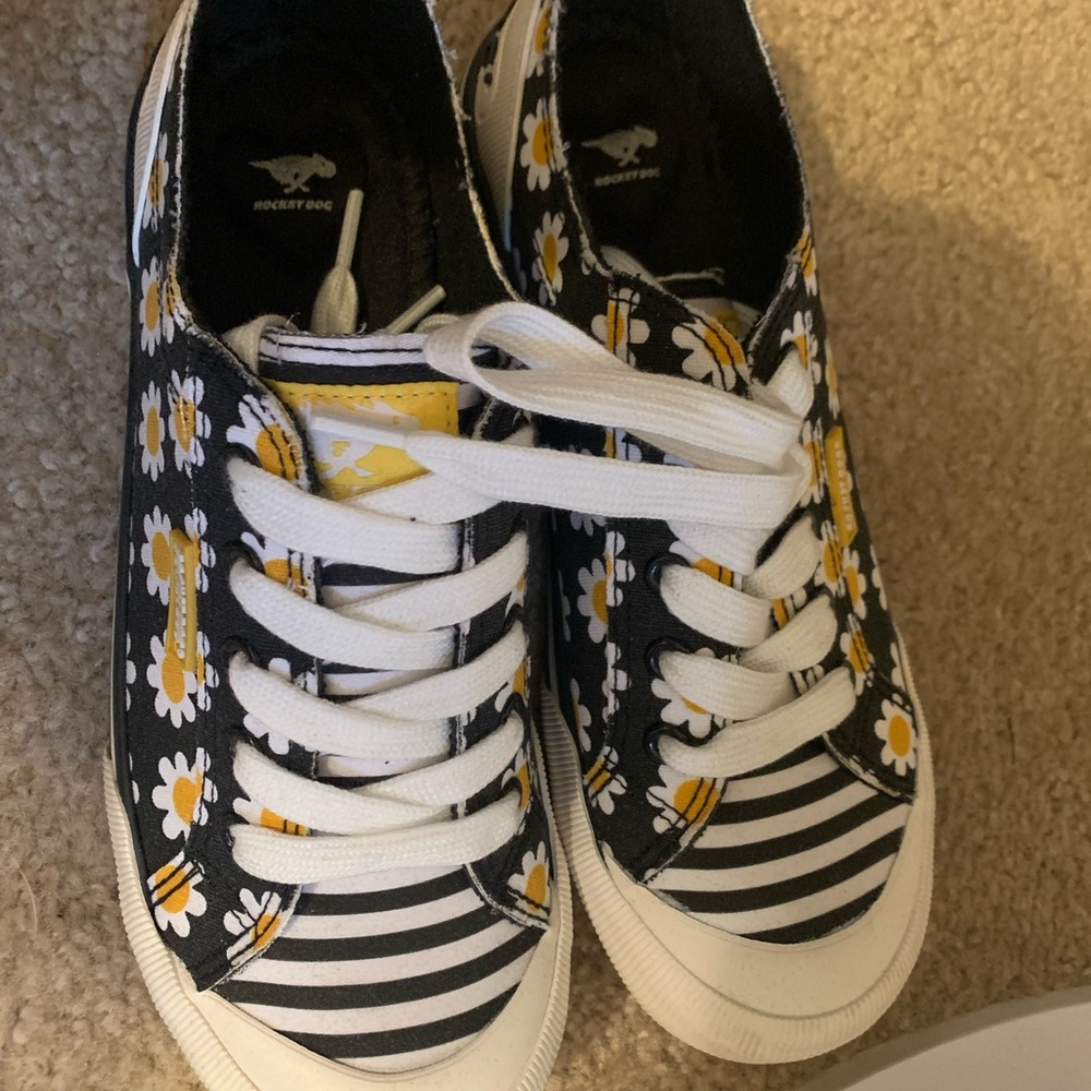 Rocket Dog Black and White Floral Sneakers